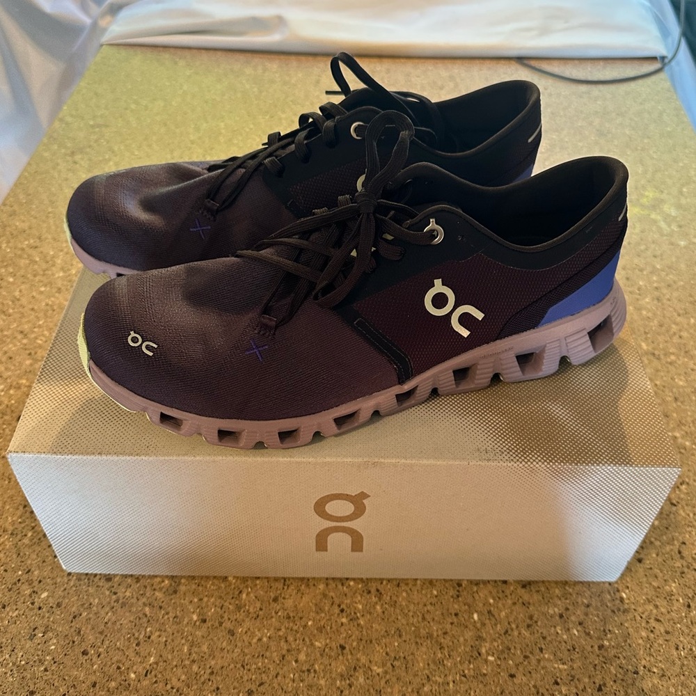 NEW IN BOX On Cloud x3